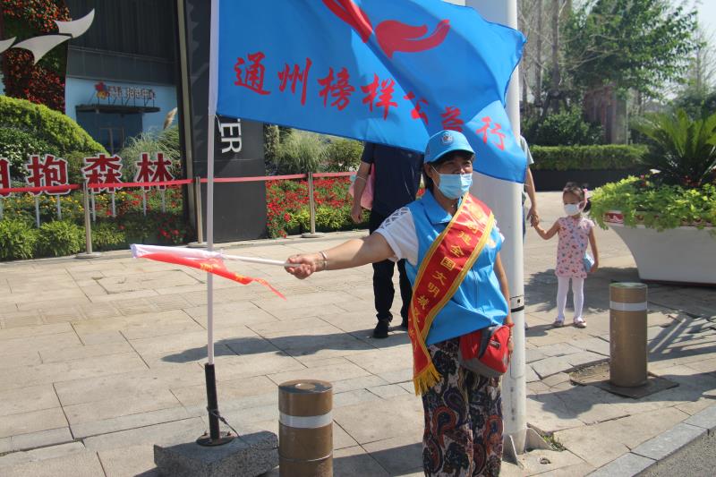 <strong>被老公大伯插的很爽</strong>